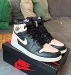 Jordan 1 Black Crimson Tint, Zwart, Ophalen of Verzenden, Jordan, Sneakers of Gympen