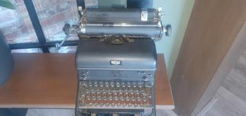 Oude royal typemachine 