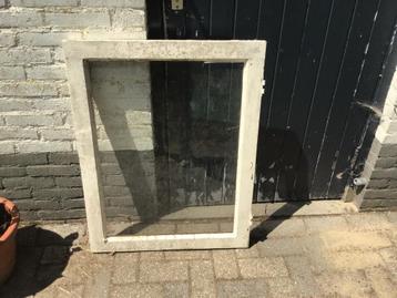 64 hardhouten kozijnen enkel glas  beschikbaar voor biedingen
