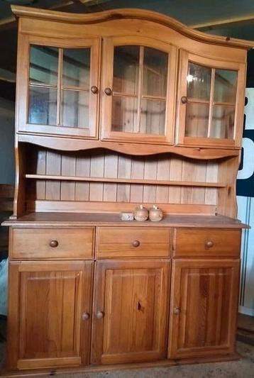 Mooie massief grenen kast beschikbaar voor biedingen