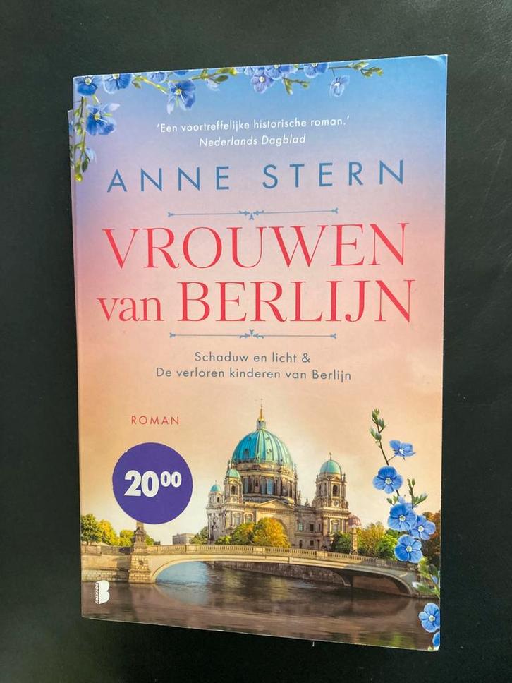 Anne Stern Vrouwen van Berlijn deel 1 en 2, Boeken, Romans, Zo goed als nieuw, Ophalen of Verzenden