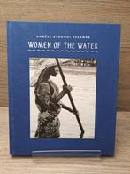 Women of the Water - Angèle Etoundi Essamba, Ophalen of Verzenden, Zo goed als nieuw, Fotografen, Angèle Etoundi Essamba