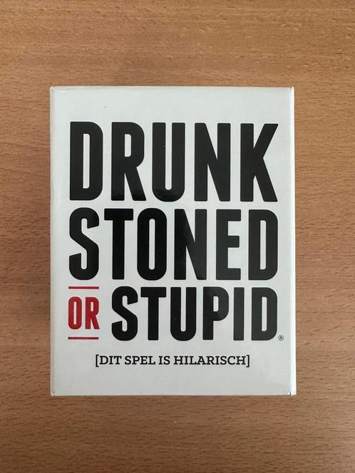Drunk, stoned or stupid (NL), Hobby en Vrije tijd, Gezelschapsspellen | Kaartspellen, Zo goed als nieuw, Drie of vier spelers