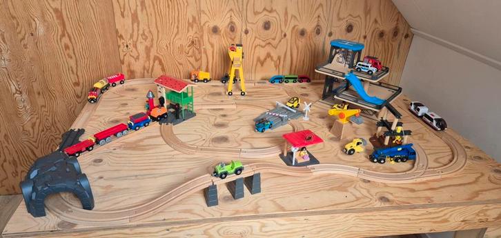 Houtentreinbaan Lidl en aangevuld met Ikea, Kinderen en Baby's, Speelgoed | Houten speelgoed, Zo goed als nieuw, Ophalen