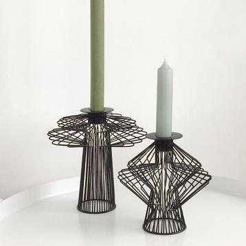 2 bijzondere Deens Design KANDELAREN zwart metaal retro beschikbaar voor biedingen