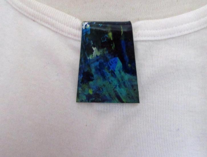 shawl clip kunststof aqua retro vintage begin jaren 80, Sieraden, Tassen en Uiterlijk, Broches, Zo goed als nieuw, Overige materialen