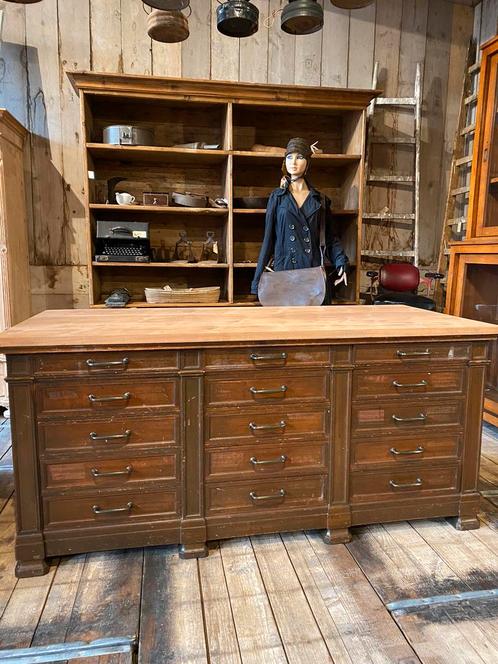 Oude sleetse toonbank met 15 lades, Antiek en Kunst, Antiek | Meubels | Kasten, Ophalen