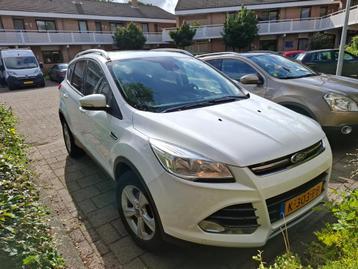Ford Kuga 1.5 Titanium elec. pano dak/leder/ distr. verv beschikbaar voor biedingen