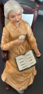 Leuke oma beeldje in een schommel stoel Gemerkt: N, Verzamelen, Beelden en Beeldjes, Ophalen of Verzenden, Zo goed als nieuw, Mens