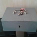 Retro metalen geldkistje met bakelieten inlegbakje, Ophalen of Verzenden, Zo goed als nieuw