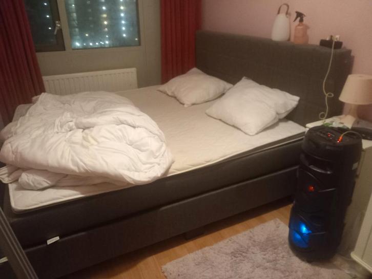 GRATIS: boxspring 180x200, Huis en Inrichting, Slaapkamer | Boxsprings, Zo goed als nieuw, 180 cm, Tweepersoons, Ophalen of Verzenden