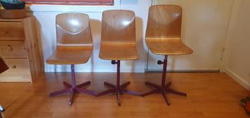 3 leuke retro vintage schoolstoelen, in hoogte verstelbaar beschikbaar voor biedingen