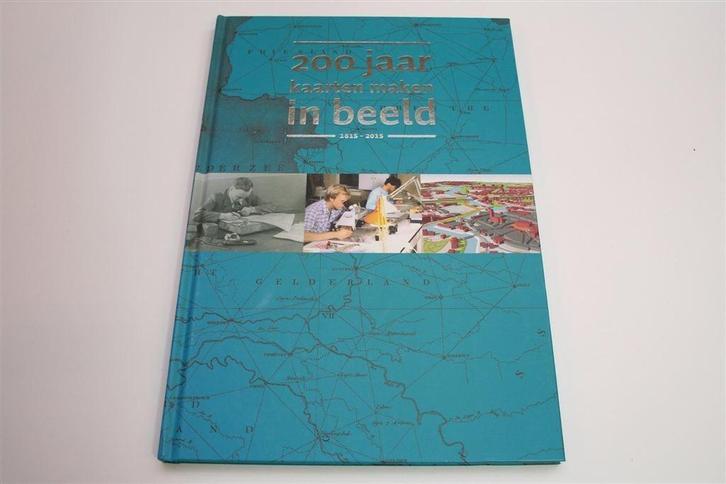 200 Jaar Kaarten Maken — Cartografie 1815-2015, Boeken, Atlassen en Landkaarten, Zo goed als nieuw, Landkaart, Nederland, 1800 tot 2000