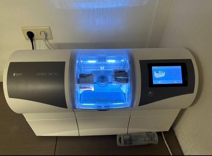 Sirona MC XL Premium met 4 motoren en afzuiger bouwjaar 2018, Diversen, Braces, Zo goed als nieuw, Ophalen of Verzenden