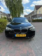 BMW 1-Serie 114I 75KW 5-DR 2013 Zwart, Auto's, BMW, 1-Serie, 4 cilinders, Zwart, 102 pk