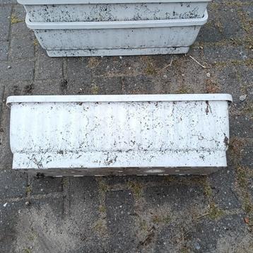 planten-bloembak met waterreservoir  beschikbaar voor biedingen