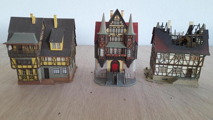 VOLLMER H0 VAKWERKHUIZEN( DE OUDE POST/RAADSKELDER), Hobby en Vrije tijd, Modeltreinen | H0, Zo goed als nieuw, Brug, Tunnel of Gebouw