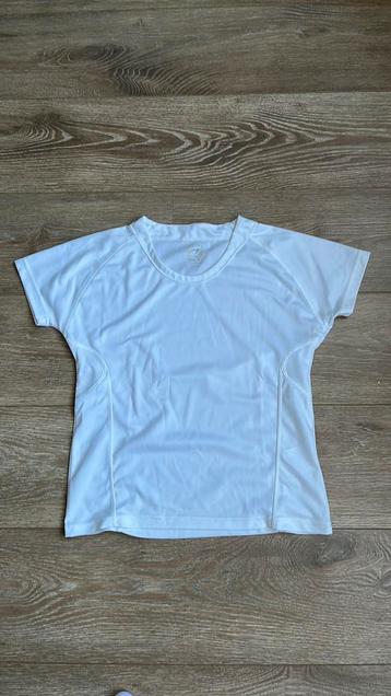 Sport shirt maat 40 beschikbaar voor biedingen