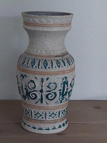 Vaas Vintage West-Germany. Zandkleur i.c.m. turquoise.  beschikbaar voor biedingen