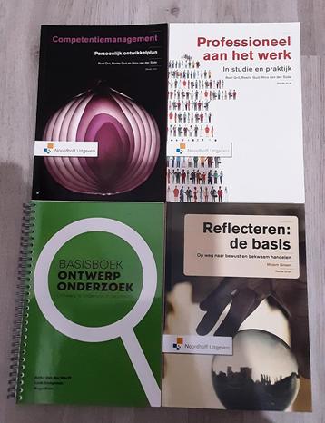4 studieboeken reflecteren / onderzoek / competentie / etc beschikbaar voor biedingen
