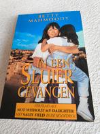 In een sluier gevangen., Ophalen of Verzenden, Gelezen