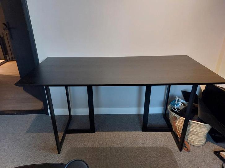 Zwart Bureau met Metalen Poten, Huis en Inrichting, Bureaus, Zo goed als nieuw, Bureau, Ophalen