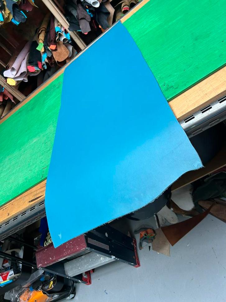 4 blauw tuigleer lappen 3-3,5 mm dikte half soepel nr1-2-3-4, Hobby en Vrije tijd, Stoffen en Lappen, Zo goed als nieuw, Leer of Kunstleer