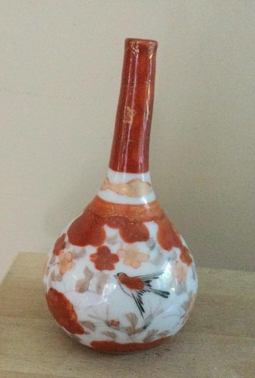 Japans Kutani flesvaasje met vogeltjes tussen floraal decor, Antiek en Kunst, Kunst | Niet-Westerse kunst, Verzenden
