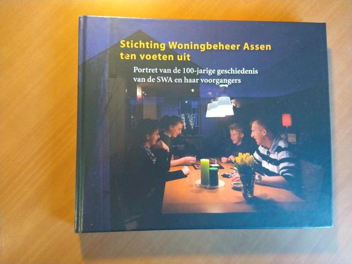Stichting Woningbeheer Assen ten voeten uit, Boeken, Geschiedenis | Stad en Regio, Gelezen, Ophalen of Verzenden