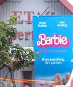 barbie banner poster 4 x 2 meter, Ophalen, Gebruikt, Film en Tv