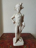 Prachtig vintage porseleinen beeld van soldaat, V. Bassano, Antiek en Kunst, Verzenden