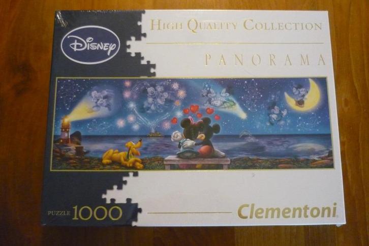 NIEUW Disney Clementoni Panorama'' MICKY & MINNIE ''1000 st., Hobby en Vrije tijd, Denksport en Puzzels, Nieuw, Legpuzzel, 500 t/m 1500 stukjes