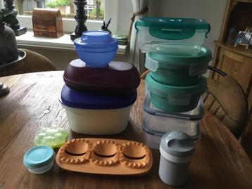 Voorraad bakken Tupperware links  en rechtse  Ikea. beschikbaar voor biedingen