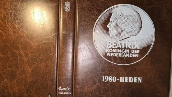 Album Beatrix Koningin der Nederlanden + munten 1980-heden, Postzegels en Munten, Munten | Nederland, Setje, Overige waardes, Koningin Beatrix