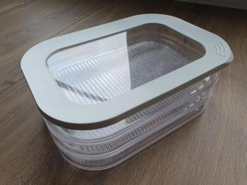 3 doorzichtige zuivel-vleesbakken beschikbaar voor biedingen