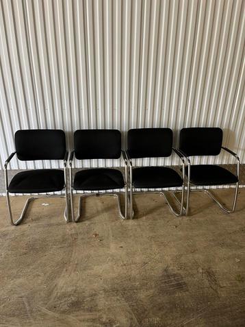 Set van 4 Zwarte stoelen beschikbaar voor biedingen