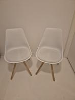 2 Witte Eetkamerstoelen (kuipstoel) met Houten Poten, Ophalen, Gebruikt, Twee, Wit