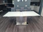Mooie design eettafel van wit melkglas met chromen kolompoot, Huis en Inrichting, Tafels | Eettafels, Ophalen, Gebruikt, Design