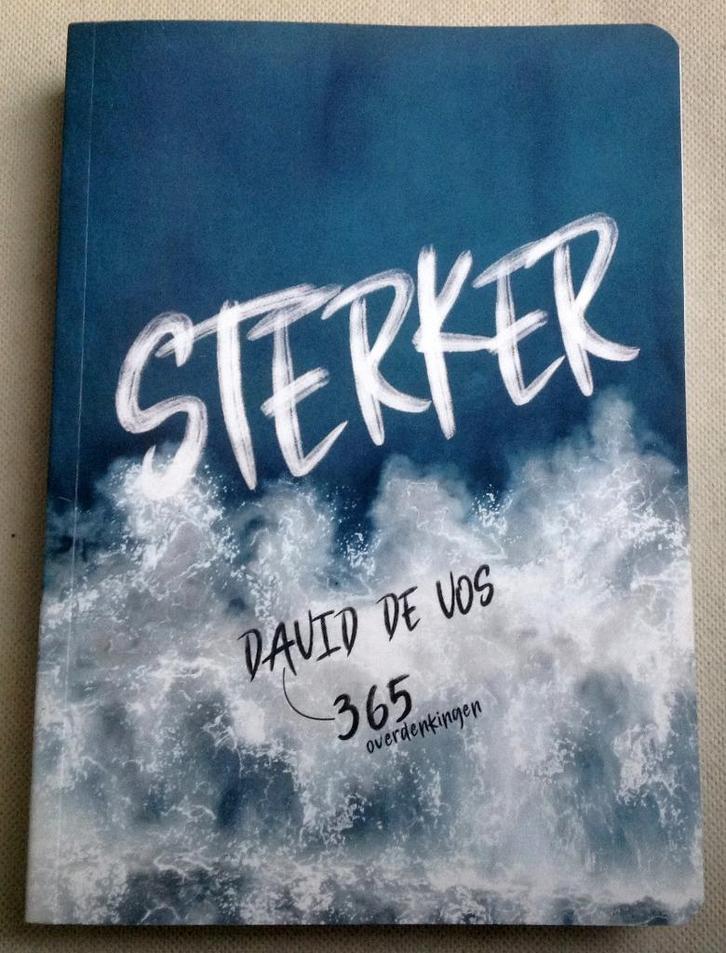 Sterker 365 overdenkingen David de Vos, Boeken, Godsdienst en Theologie, Zo goed als nieuw, Ophalen of Verzenden