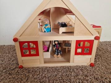 Poppenhuis met poppetjes beschikbaar voor biedingen