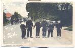 Ansichtkaart uit Staphorst (2) == Met z'n zessen, Ophalen of Verzenden, 1920 tot 1940, Gelopen, Overijssel