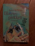 Blauwe plekken - Anke de Vries, Ophalen of Verzenden, Gelezen, Fictie algemeen