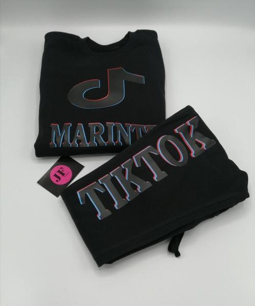 Tiktok pakken met je eigen naam in maat 158, Kinderen en Baby's, Kinderkleding | Maat 158, Nieuw, Jongen of Meisje, Broek, Ophalen of Verzenden