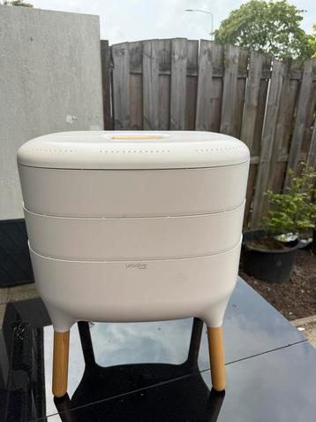 Urbalive wormenbak / wormenhotel / compostbak beschikbaar voor biedingen