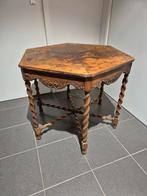 Engelse bijzettafel met getorste poten, Ophalen