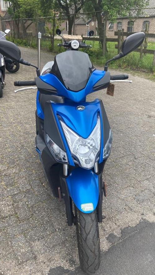 Kymco Agility scooter met windscherm, 2 helmen en topkoffer, Fietsen en Brommers, Scooters | Kymco, Gebruikt, Agility, Maximaal 45 km/u