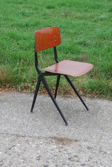 Vintage stoel met passer poten  beschikbaar voor biedingen