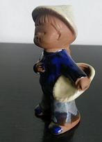 Vintage beeldje van meisje met Chinese hoed en zaaimandje, Ophalen of Verzenden, Zo goed als nieuw, Mens