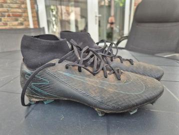 Nike voetbalschoenen mt 40, gebruikt maar nog in goede staat beschikbaar voor biedingen