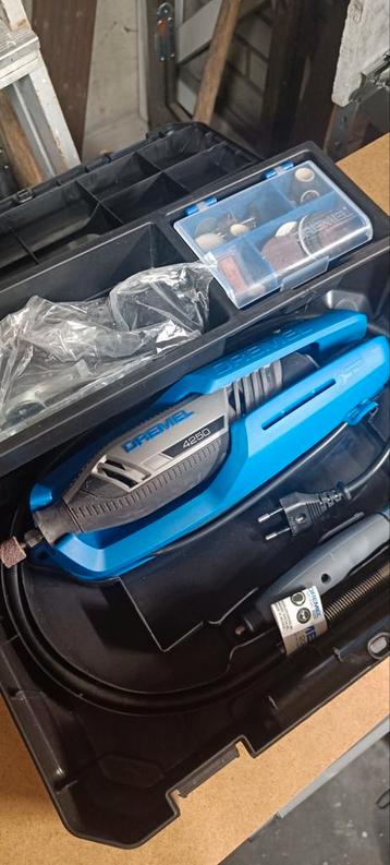 DREMEL 4250 COMPLETE SET MET ALLES EROP EN ER AAN NIEUW!! beschikbaar voor biedingen